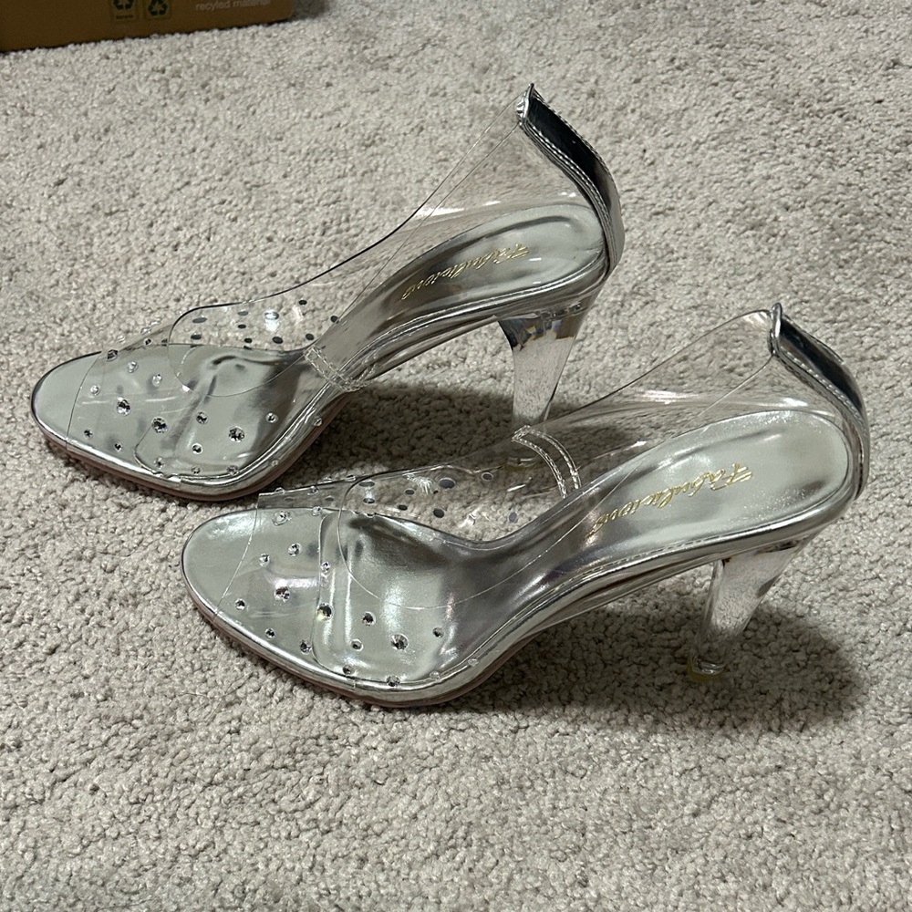 (SOLD) Pleaser Fabulicious Clearly-420 Clear Peep Toe Heels